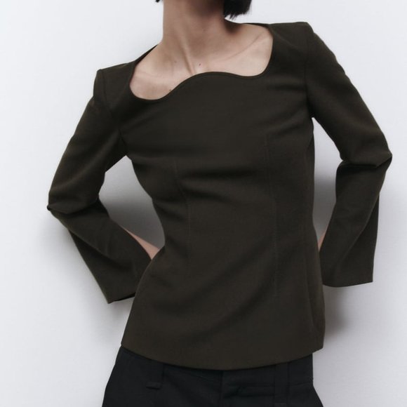 NWT TOPSTITCHED KHAKI SLIT TOP. - Picture 1 of 10